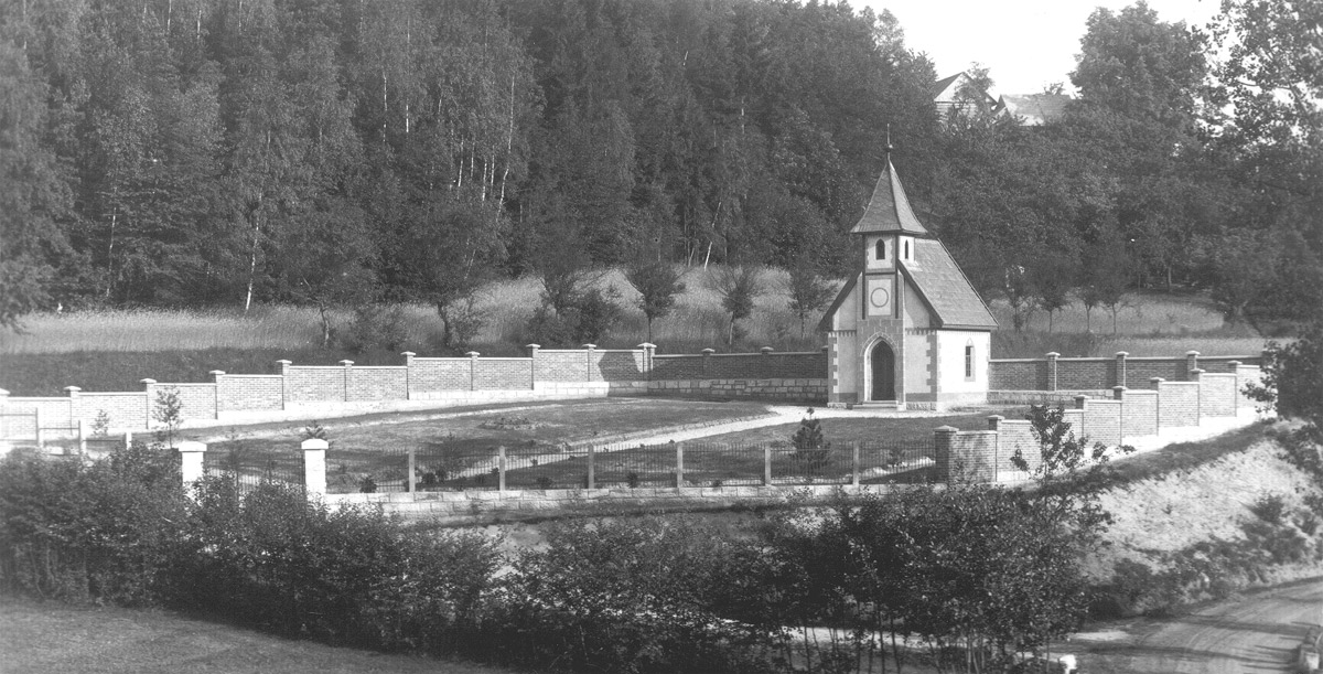 Nově vybudovaný hřbitov v červnu 1935